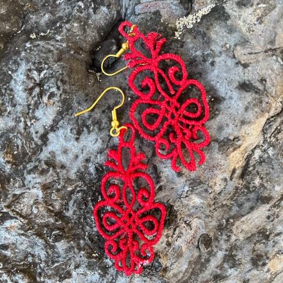 NWT Handmade Embroidered Lace CUSTOM Earrings - Picture 1 of 4